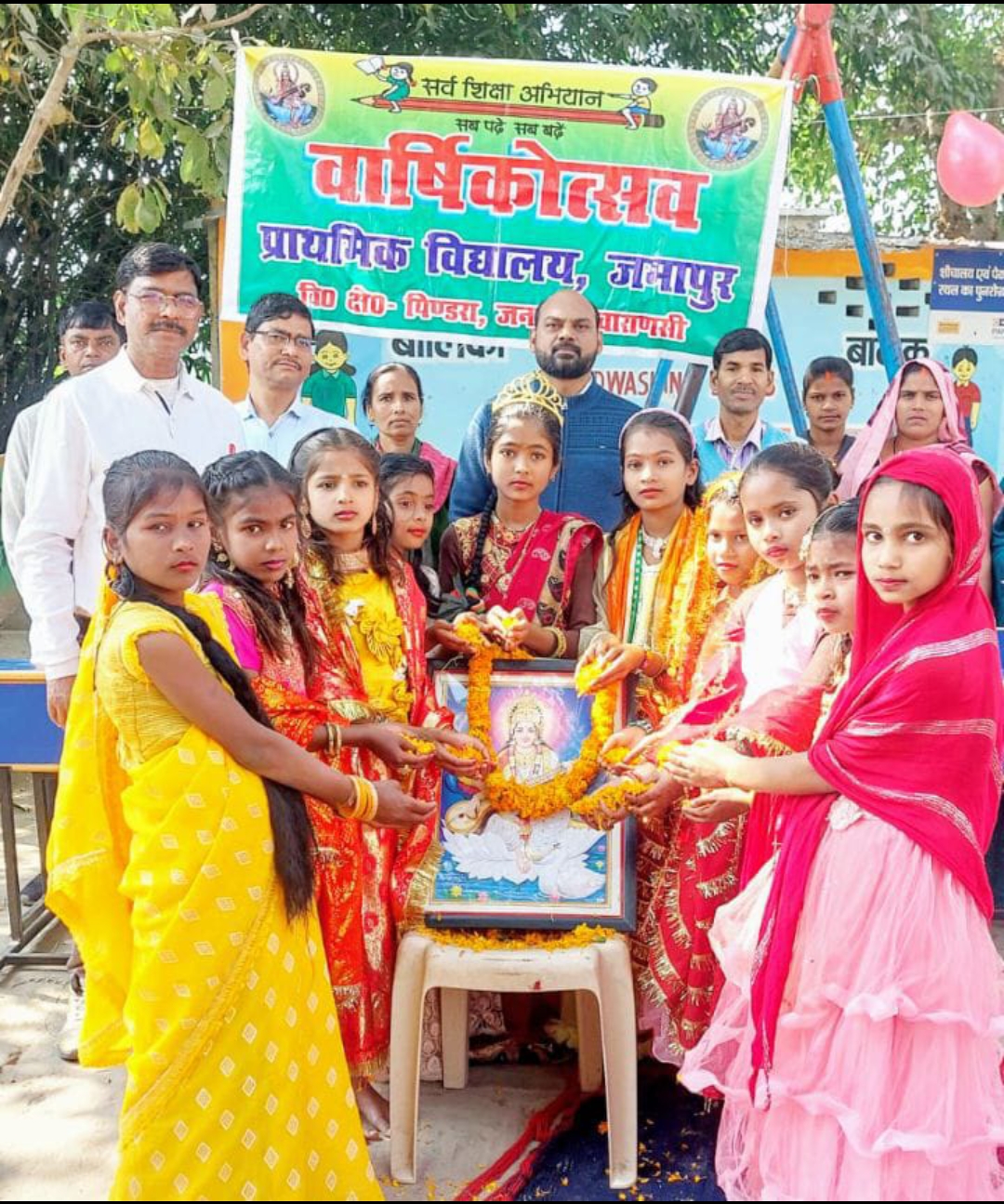 परिषदीय विद्यालयों में धूमधाम से मना वार्षिकोत्सव