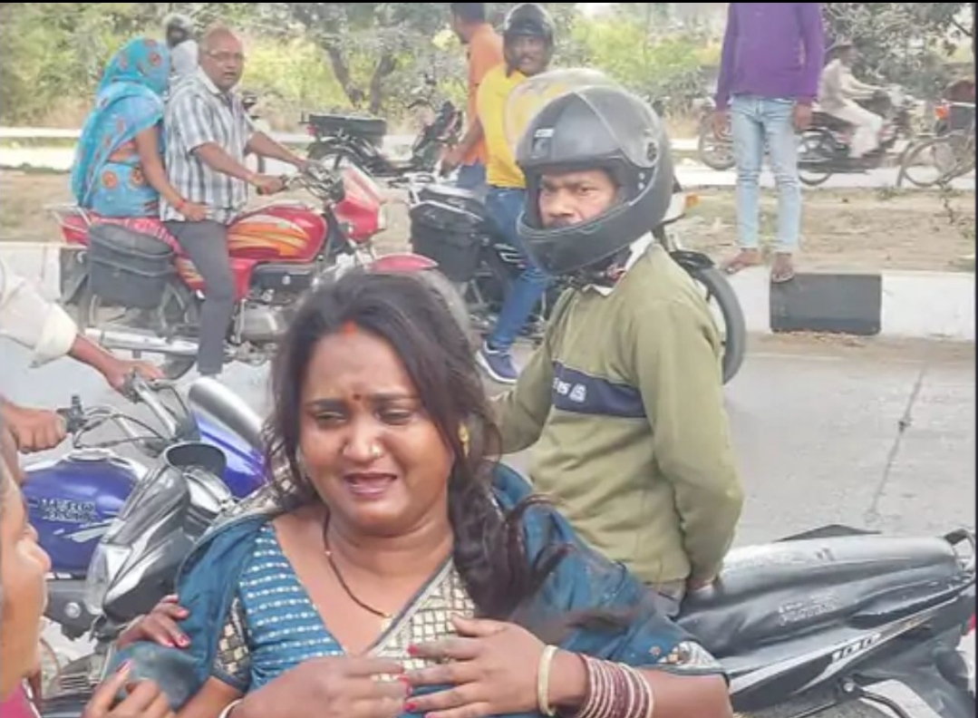 वाराणसी में बाइक सवारों ने महिला का मंगलसूत्र छीना