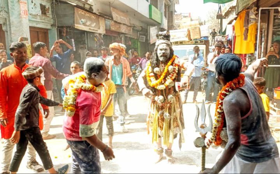 महाशिवरात्रि पर शिवालयों में लंबी भक्तो की कतारनिकली शिव बारात, वितरित हुए प्रसाद