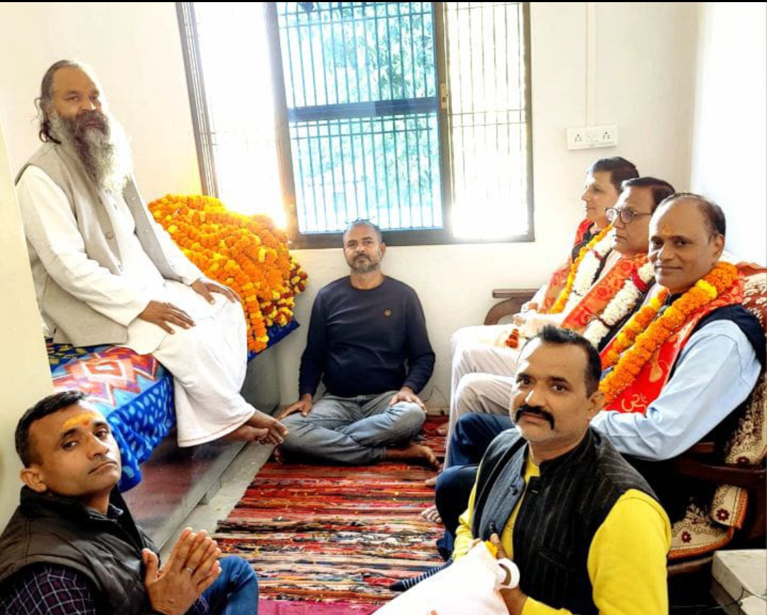 इंद्रियों पर नियंत्रण ही सुख का मार्ग- पीठाधीश्वर शत्रुघ्न दास