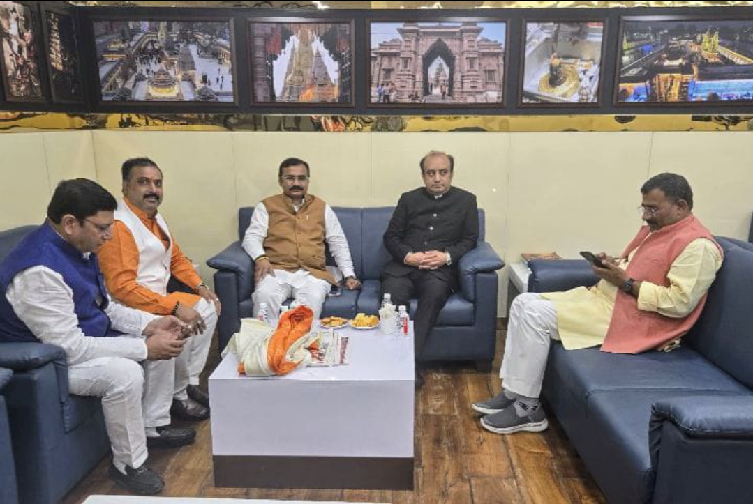 भाजपा के राष्ट्रीय प्रवक्ता पहुंचे एयरपोर्ट हुआ भव्य स्वागत