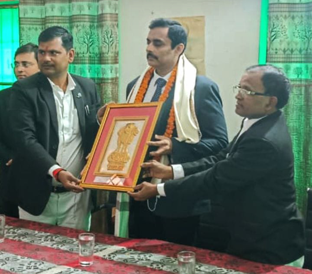 पिंडरा तहसील में जिला जज का वकीलों ने किया स्वागत