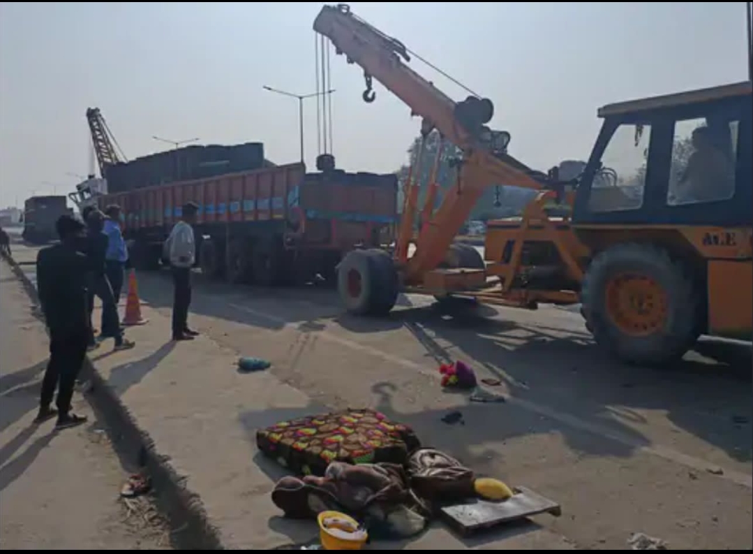 वाराणसी-प्रयागराज हाईवे पर सड़क हादसे में ट्रक चालक की मौत