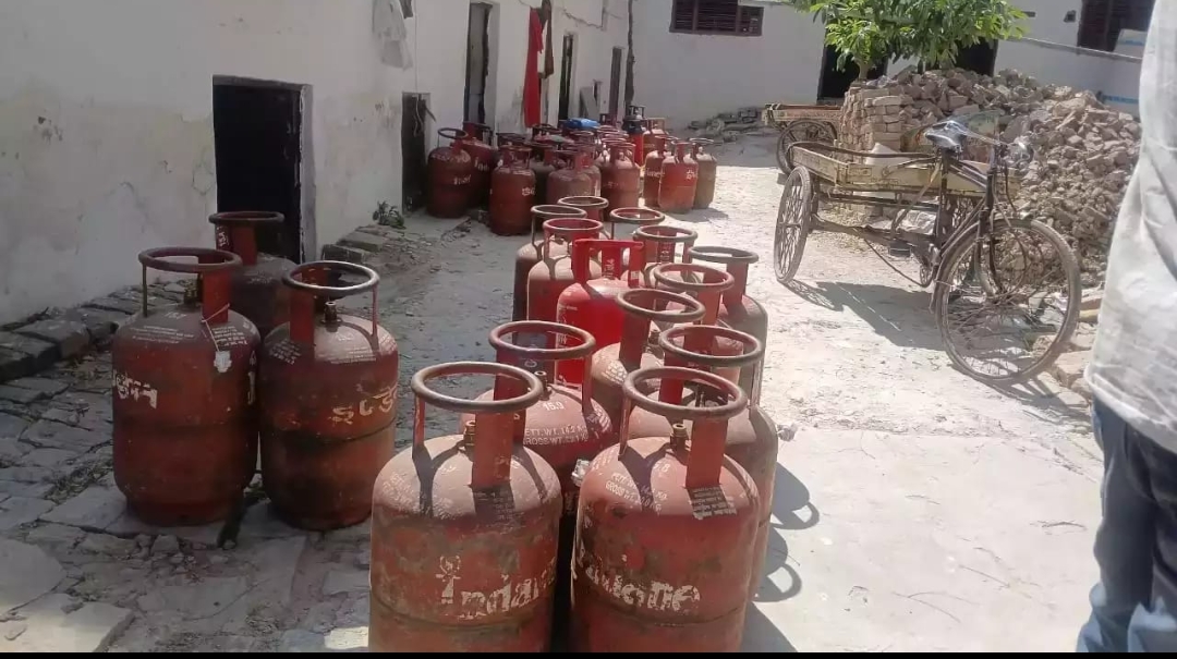 आपूर्ति विभाग ने अवैध गैस रि- फिलिंग का किया भंडाफोड़
