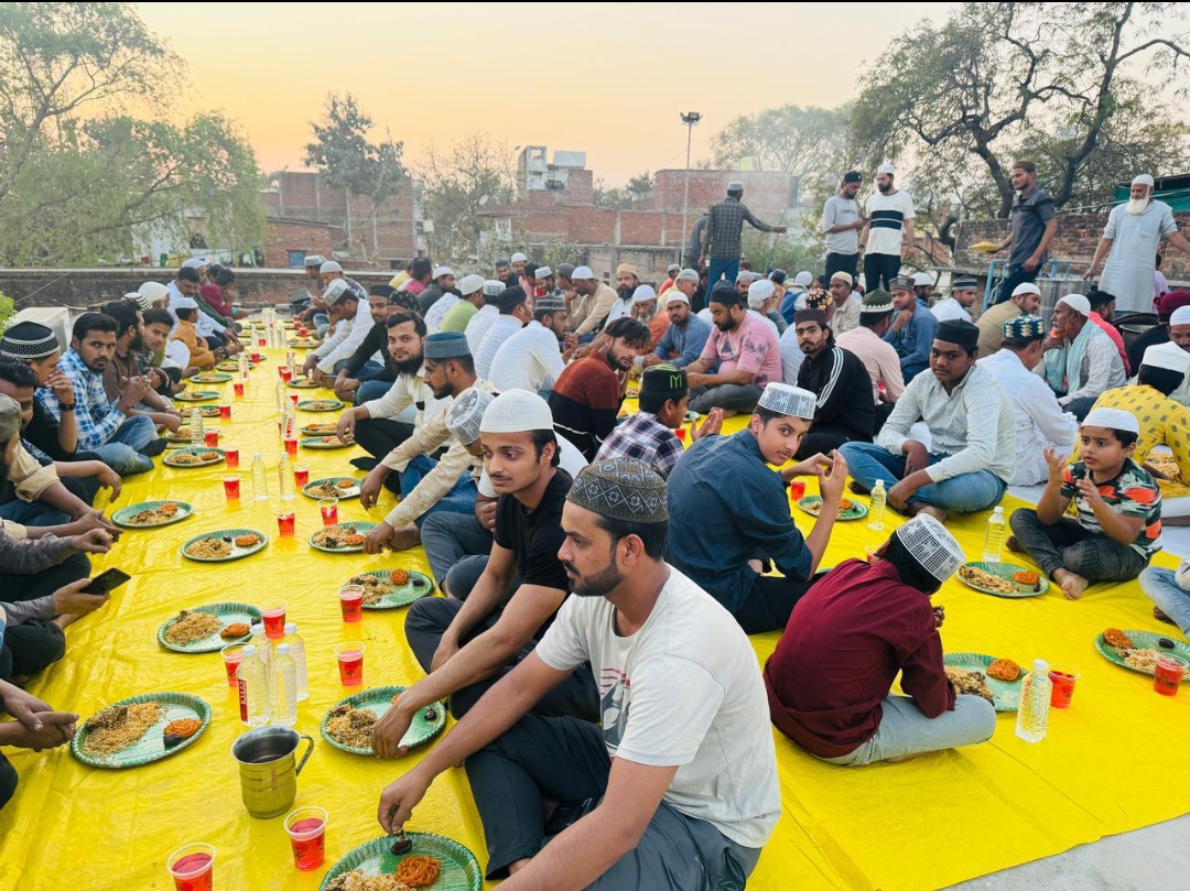 रोजा इफ्तार में दिखा गंगा जमुनी तहजीब