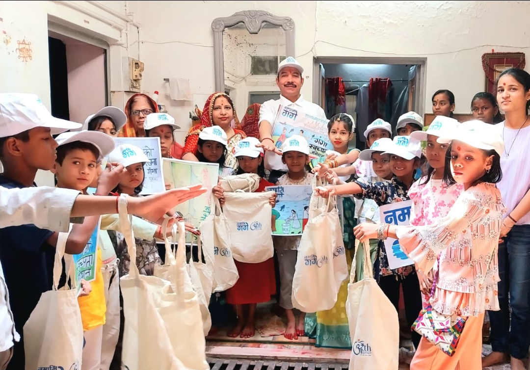 कन्याओं ने कहा, "पर्यावरण को बचाना हम सभी का कर्तव्य