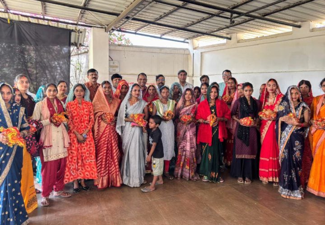 कुटुंब संस्था ने कुपोषित महिलाओं को लिया गोद