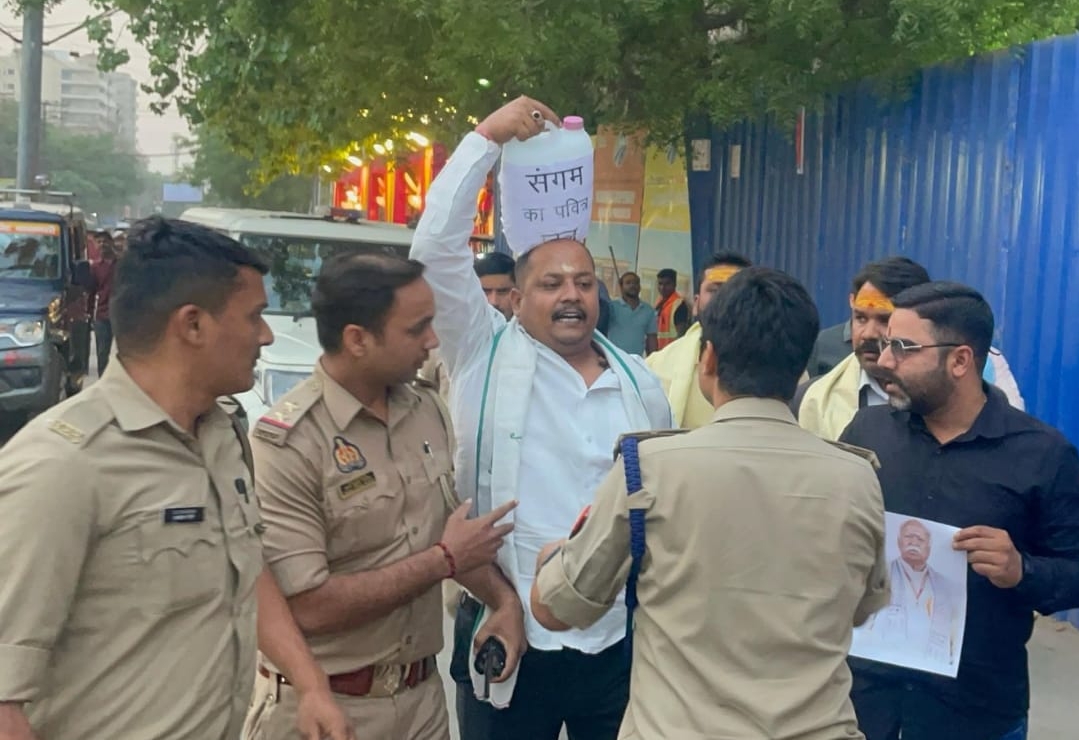काशी में मोहन भागवत के विरोध के बाद दर्ज हुआ मुकदमा, यूथ कांग्रेस जिला अध्यक्ष समेत 5 पर केस, बोले - “हम डरने वाले नहीं”