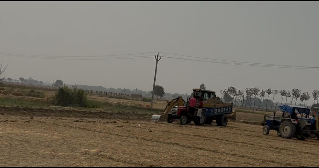 सिंधोरा थाना क्षेत्र में खुले आम चल रहा है मिट्टी खनन का कार्य