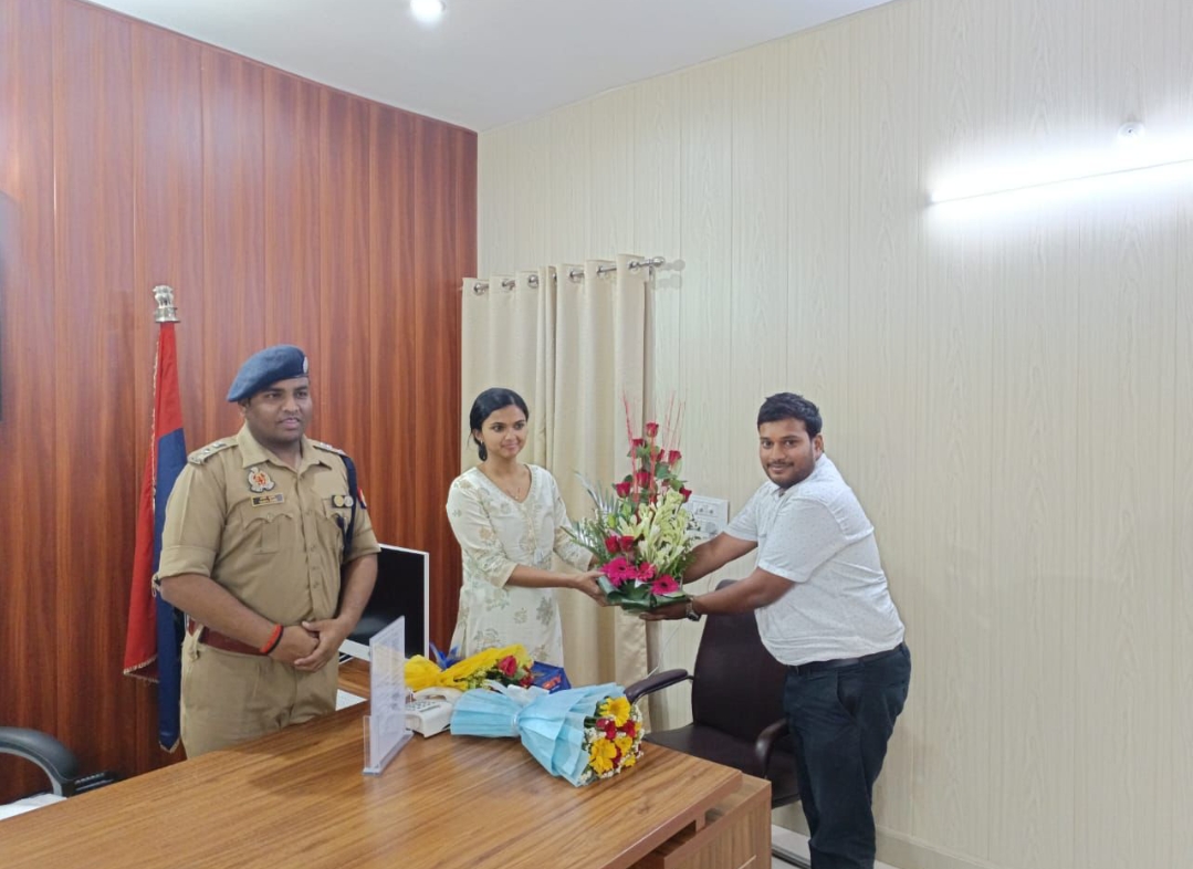 ऑनलाइन ठगी के शिकार व्यक्ति को साइबर सेल वाराणसी ने दिलाई 4.95 लाख रुपये की धनवापसी