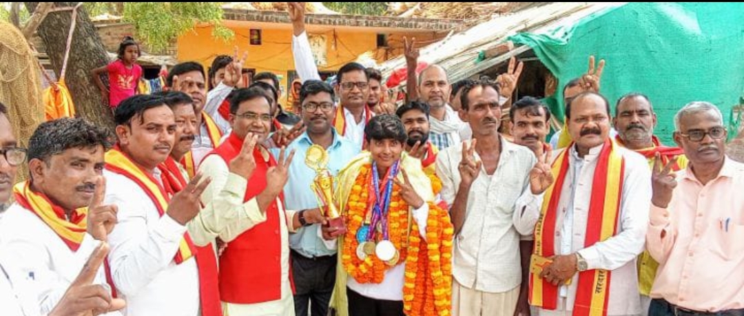 सरदार सेना के राष्ट्रीय अध्यक्ष ने किया किक बॉक्सिंग चैंपियन पूजा पटेल को सम्मानित