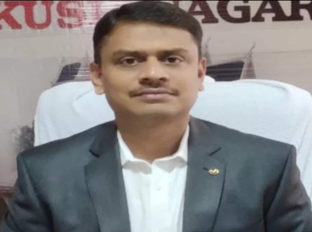 राजलिंगम बनारस के नए आयुक्त, सत्येंद्र बने डीएम