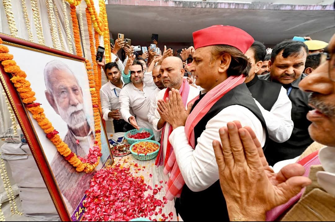 सपा राष्ट्रीय अध्यक्ष अखिलेश यादव कुशीनगर आगमन, बीजेपी पर कसा तंज*