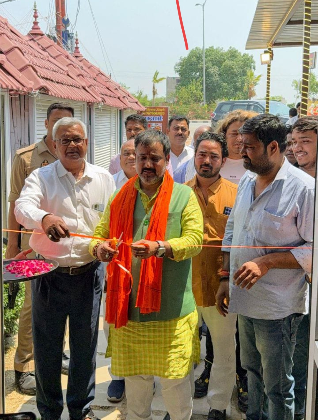 प्रोटोकॉल प्रभारी भाजपा ने किया रेस्टोरेंट का फीता काटकर शुभारंभ