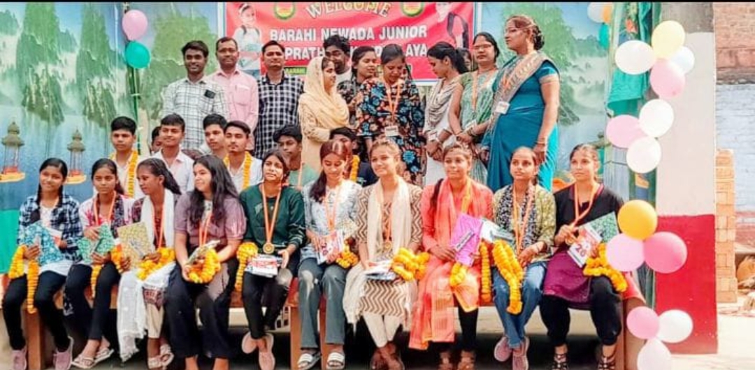 विद्यालय के पूर्व मेधावी छात्रों का हुआ सम्मान