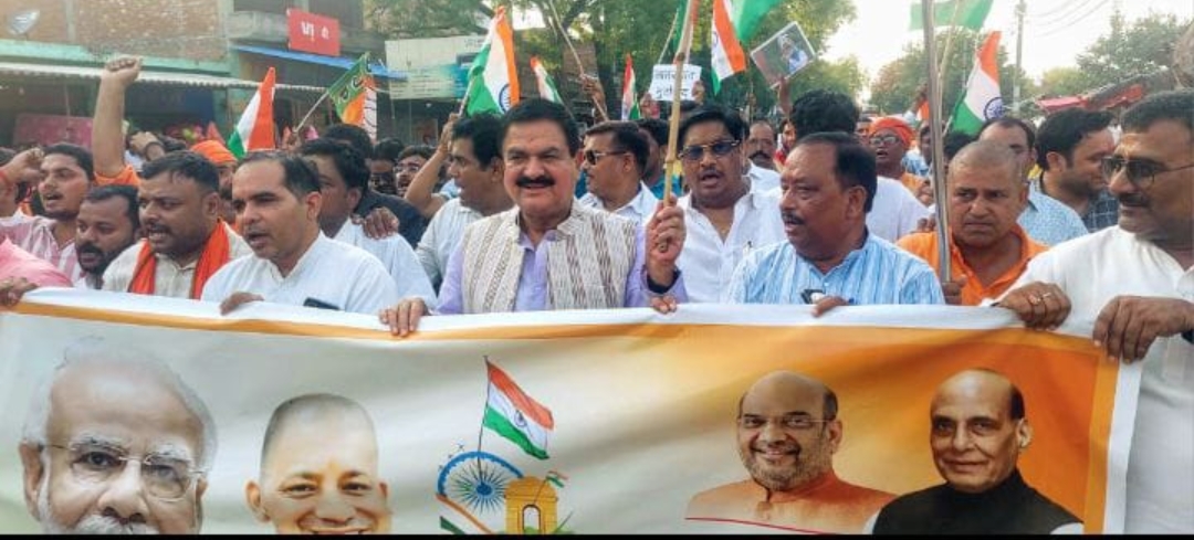 सेना का मनोबल बढ़ाने के लिए निकली शौर्य यात्रा