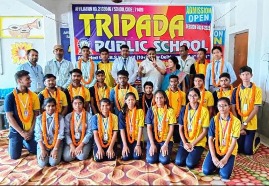 त्रिपदा पब्लिक स्कूल में छात्र छात्राओं को किया गया सम्मानित।