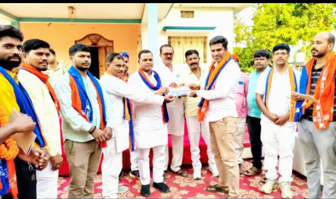 दर्जनों लोगों ने अपना दल एस की सदस्यता