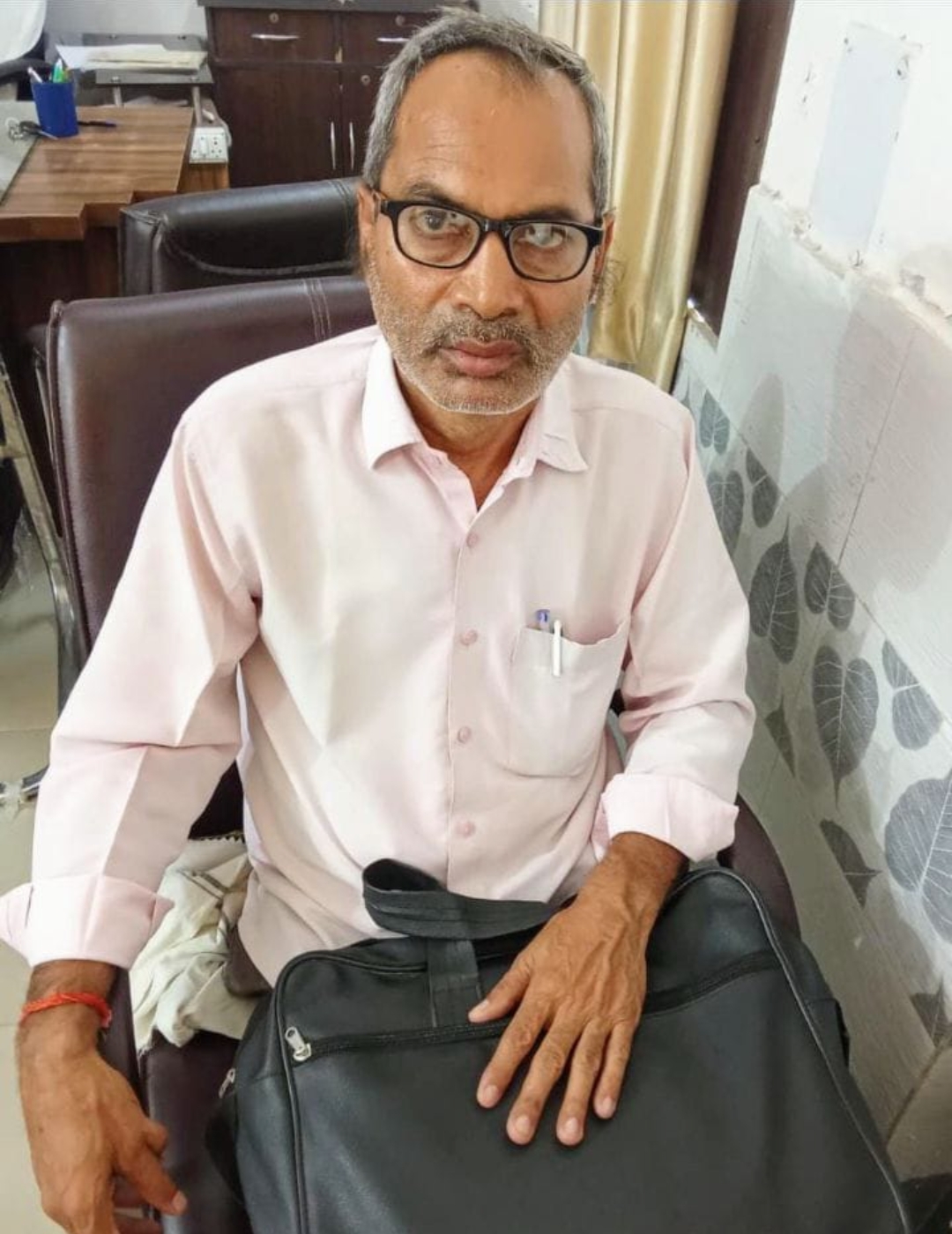 15 हजार रिश्वत लेते राजस्व निरीक्षक रंगे हाथ गिरफ्तार