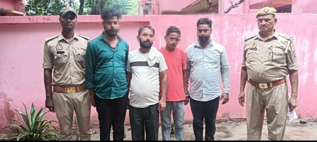 थाना मिर्जामुराद पुलिस ने ट्रक ड्राइवर व खलासी का अपहरण कर धमकाकर रूपये लेने के संबंध में पंजीकृत अभियोग में वांछित अभियुक्तगण गिरफ्तार