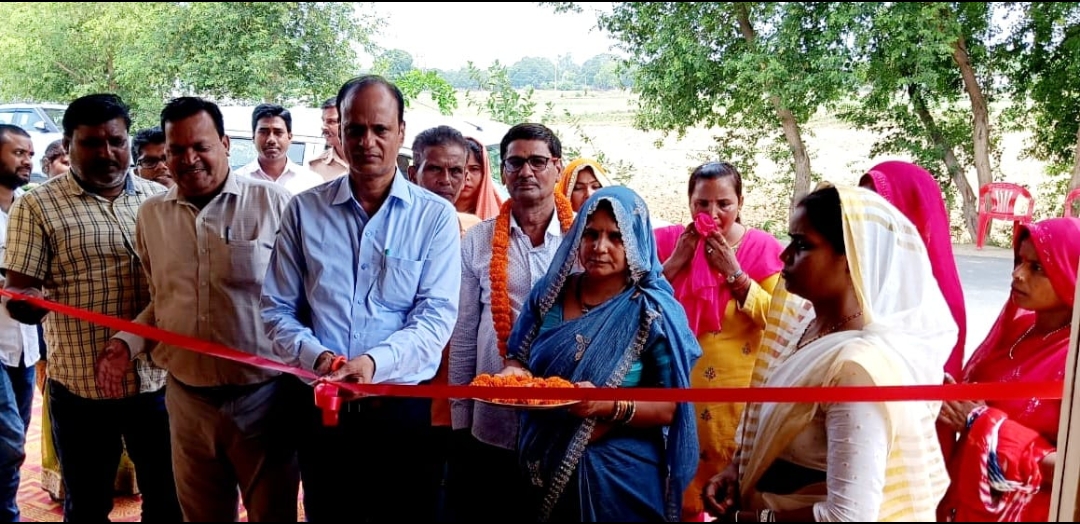 समूह की महिलाओं को मिली जिम्मेदारी, किसानों को उपलब्ध कराएगी बीज खाद