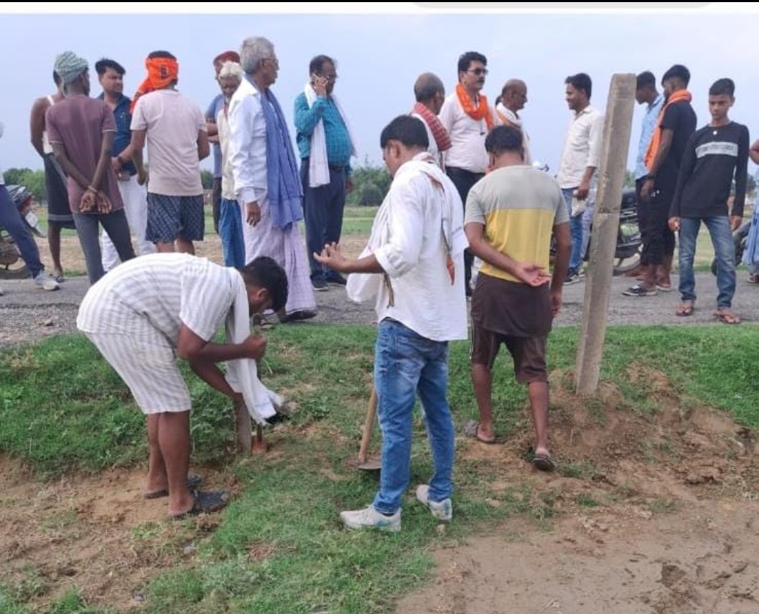 एसडीएम के आदेश पर सरकारी नाली से हटा अतिक्रमण