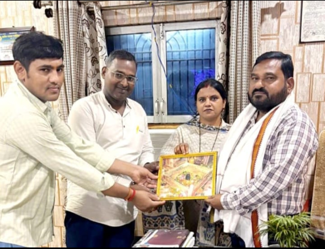 डॉक्टर दिवस पर व्यापारियों ने किया चिकित्सकों का सम्मान