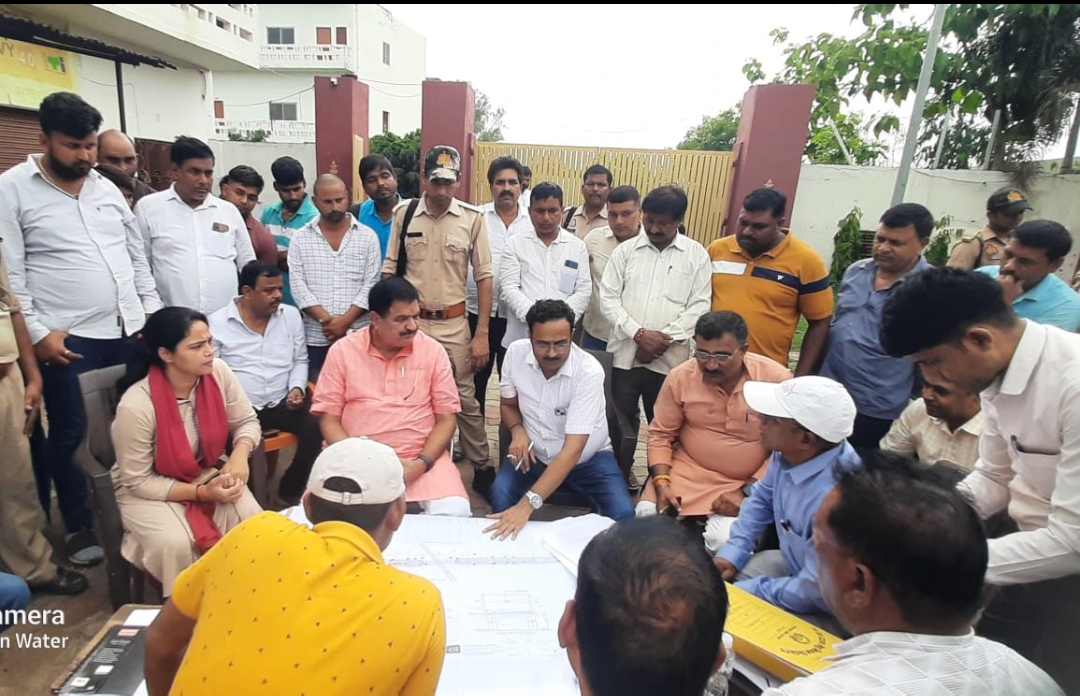 स्वीकृत आरओबी का विधायक ने अधिकारियों संग किया निरीक्षण