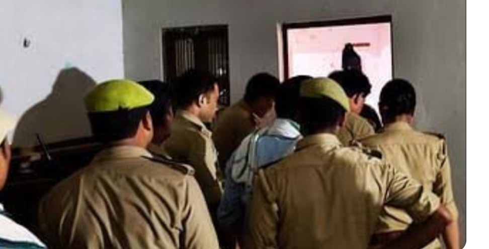 वाराणसी में कॉलेज छात्रा की संदिग्ध मौत: हाईवे किनारे ढाबे में मिला शव, घर से निकली थी पढ़ने के लिए, हत्या की आशंका