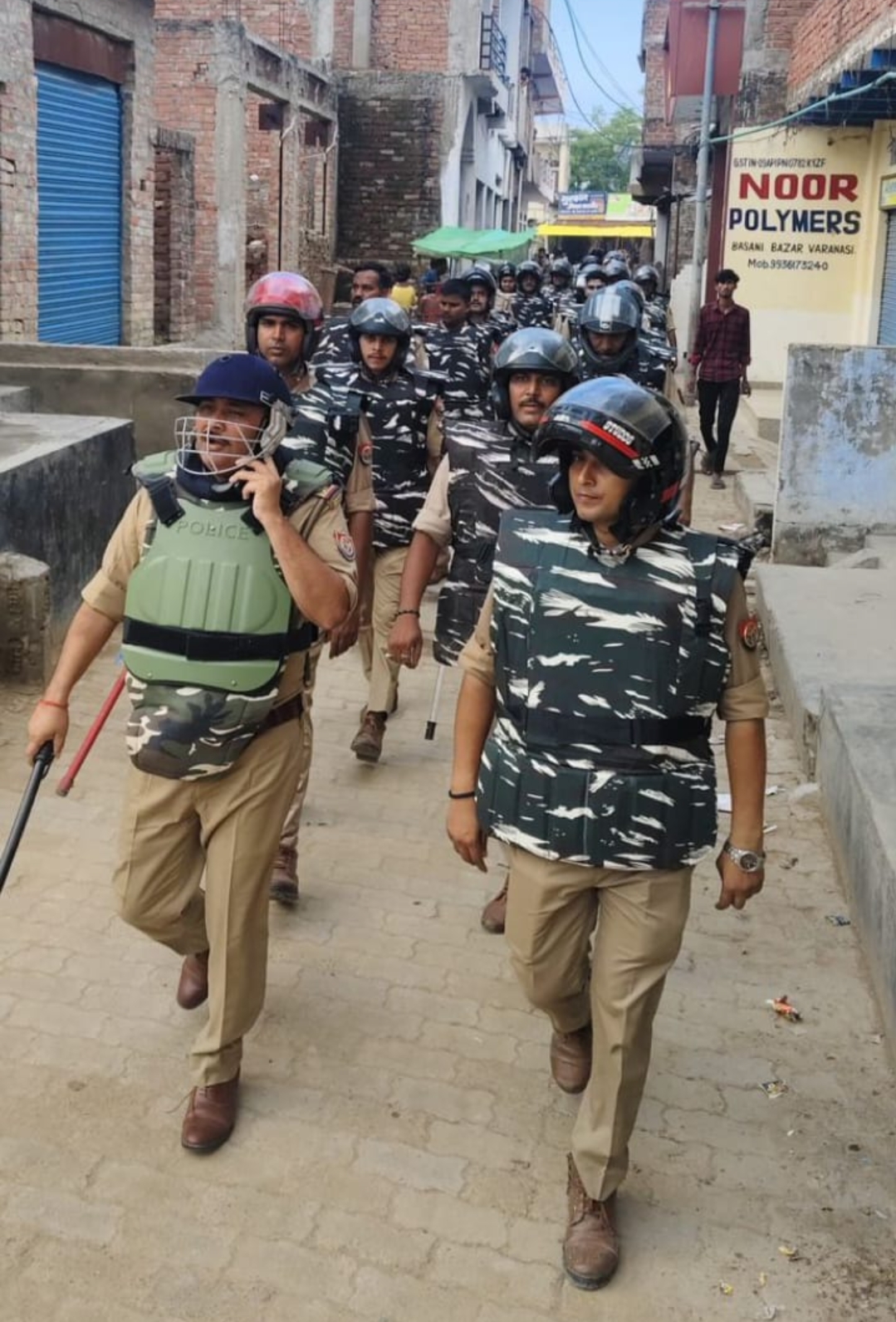 बड़ागांव प्रभारी निरीक्षक अतुल सिंह के नेतृत्व में चला अभियान