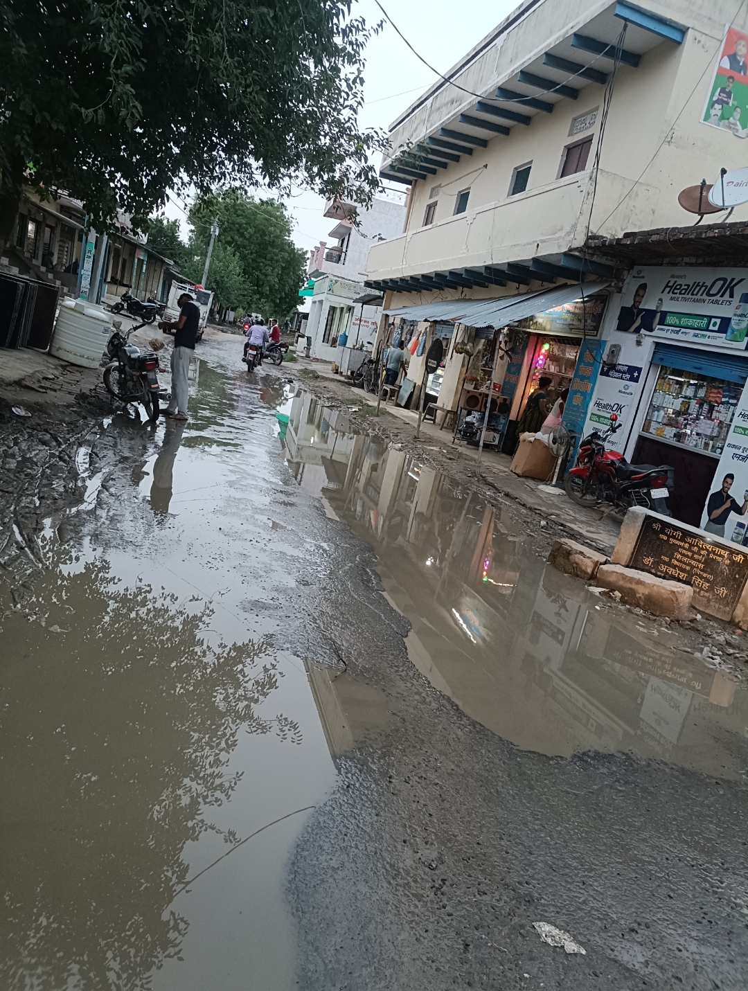 जलभराव से आवागमन मुश्किल, व्यापार प्रभावित गार्थमा बाजार