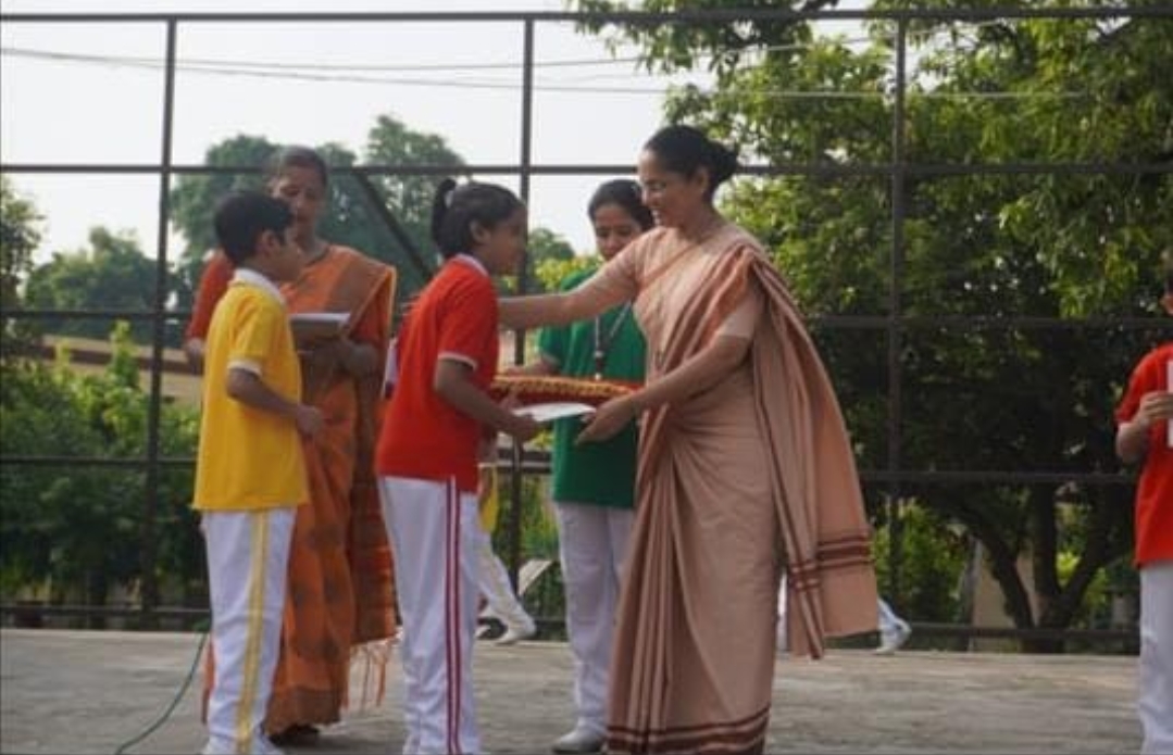 इंटरहाउस अम्ब्रेला क्राफ्ट में इनाया फातिमा का जलवा