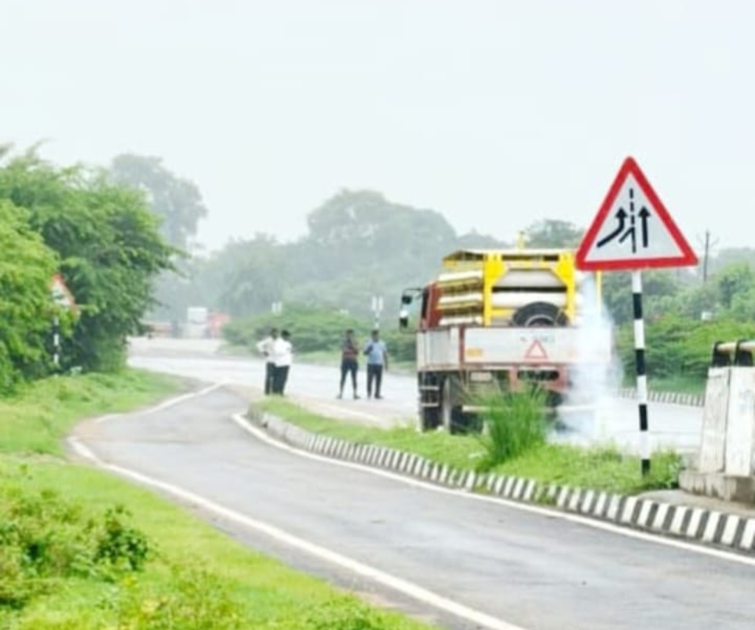 सीएनजी गैस टैंकर में लीकेज से मची अफरा तफरी