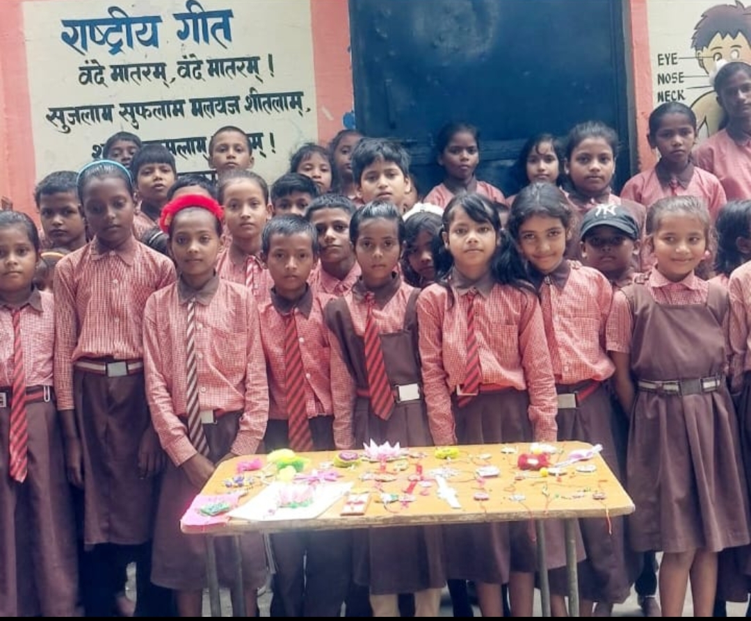 राखी प्रतियोगिता के विजेता छात्र हुए पुरस्कृत