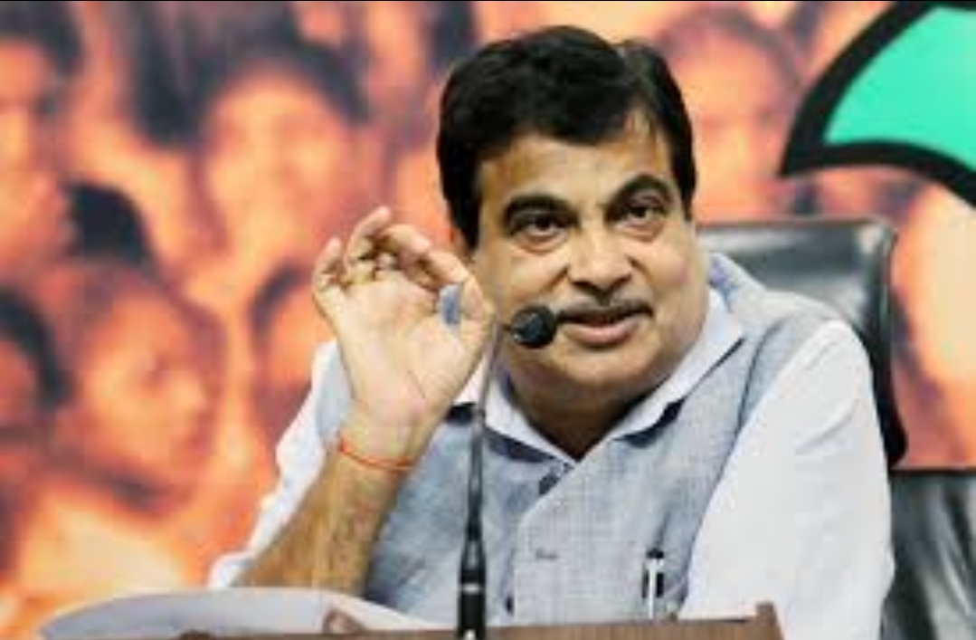 नागपुर स्थित केंद्रीय मंत्री नितिन गडकरी के घर को बम से उड़ाने की धमकी दी गई है