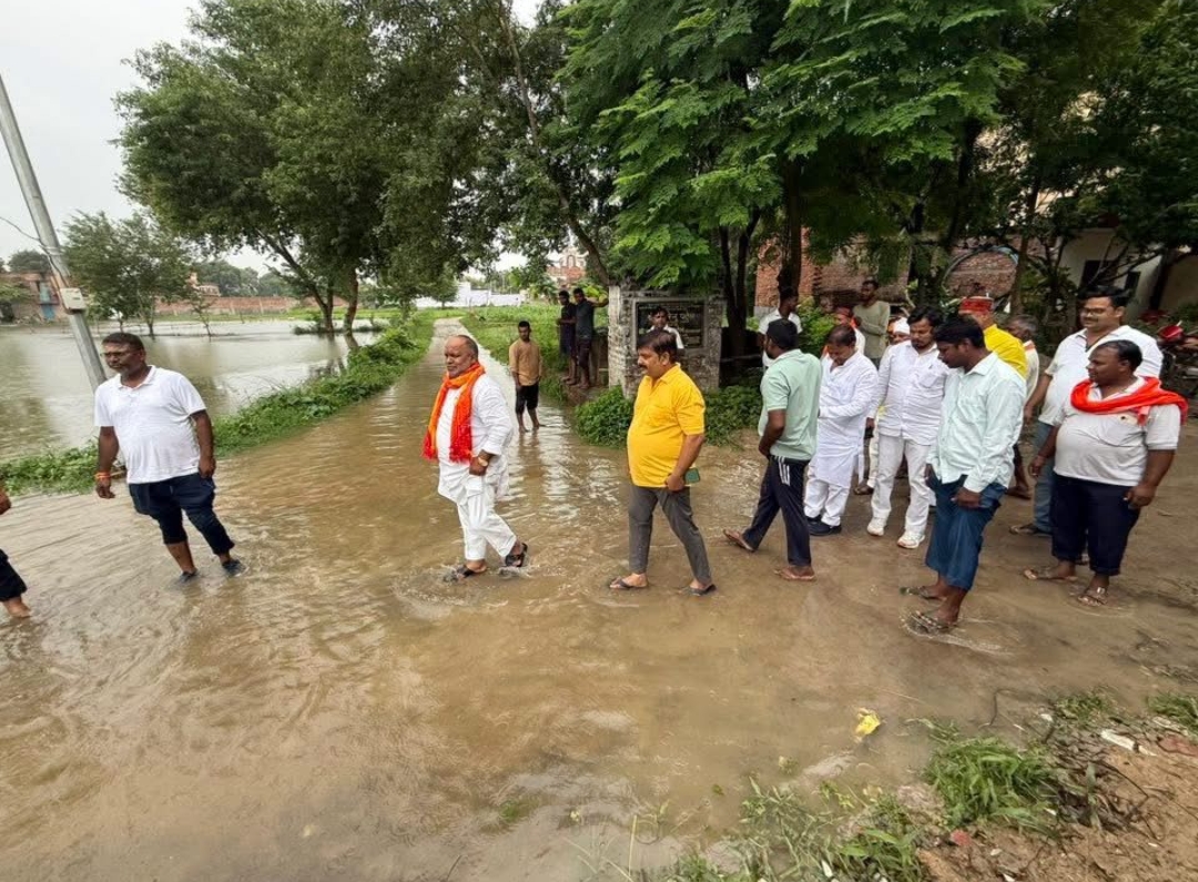 एमएलसी एवं भाजपा जिलाध्यक्ष ने बाढ़ प्रभावित क्षेत्रो का किया दौरा