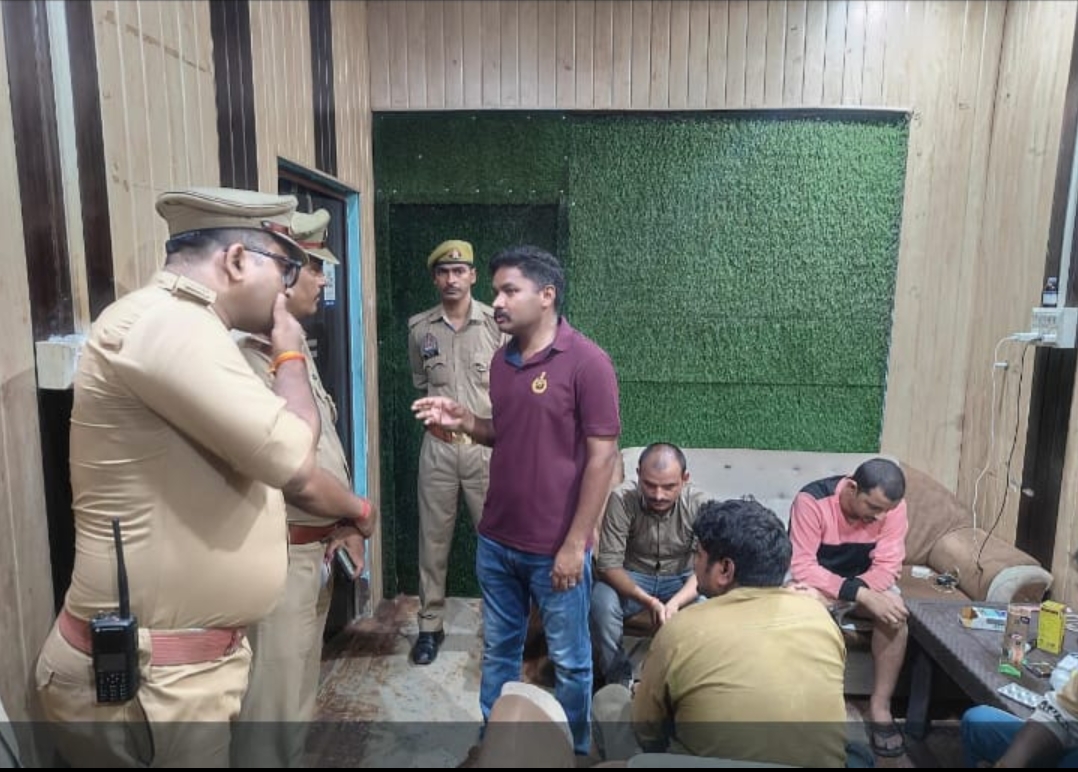 रेस्टोरेंट में चल रहा था देह व्यापार के साथ हुक्का बार का गोरखधंधा