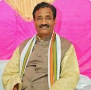 वाराणसी कचहरी के रजिस्ट्री कार्यालय में पूर्व विधायक से मारपीट: