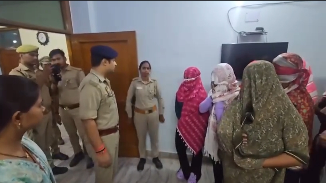 पेइंग गेस्ट हाउस की आड़ में चल रहा देह व्यापार का अड्डा ध्वस्त