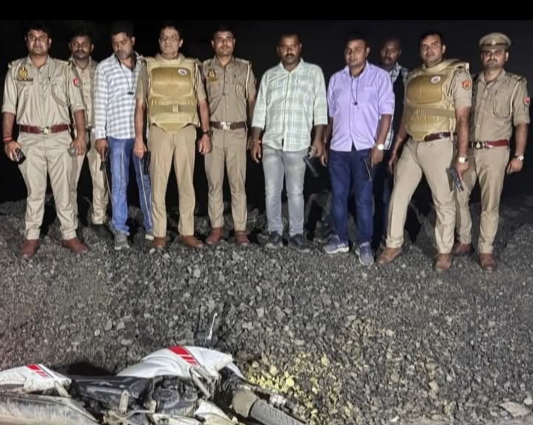 वाराणसी में पुलिस-चेन स्नैचर मुठभेड़: पैर में गोली लगते ही दबोचा गया शातिर, साथी फरार