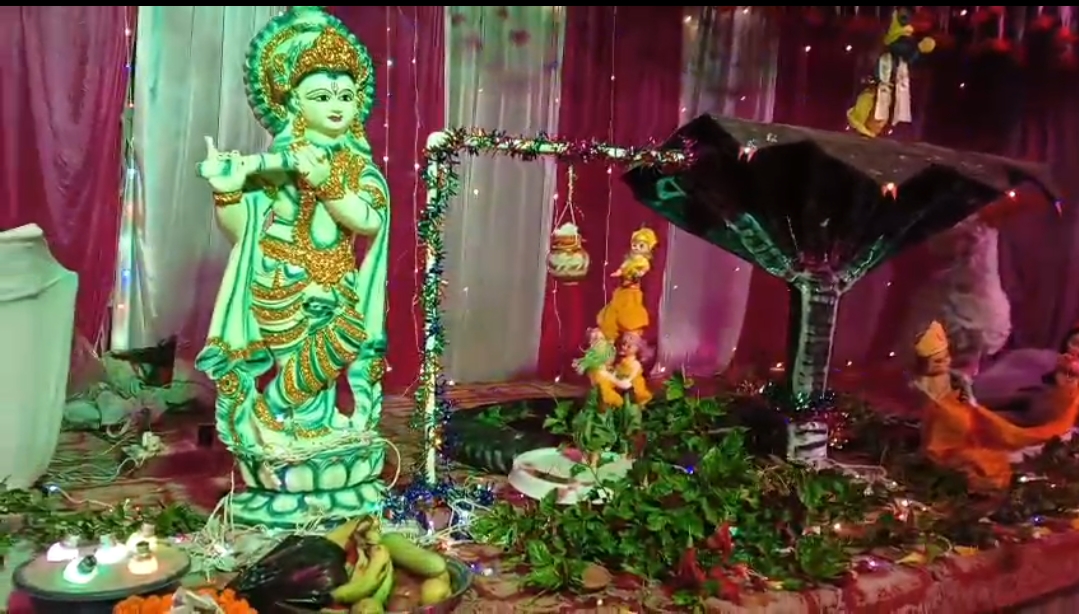 पिंडरा के दिनदासपुर में मनाया गया कृष्ण जन्म उत्सव