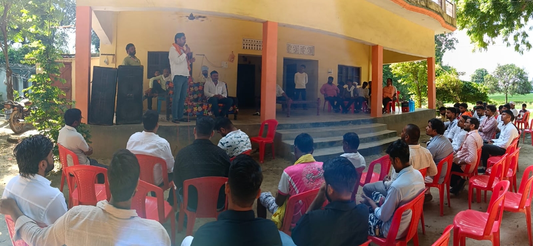 पिंडरा के सरैया में पीड़ित हिन्दू समाज से मिलकर उनकी समस्याओं को सुने विनीत कुमार सिंह