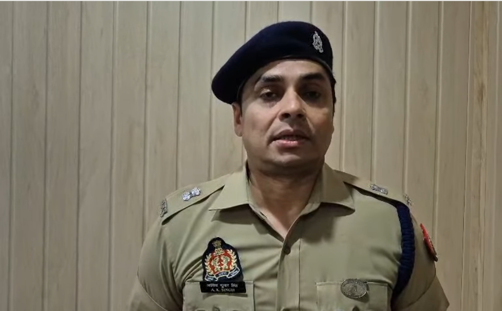 जौनपुर पुलिस में बड़ा फेरबदल: 11 थाना प्रभारी बदले, बदलापुर थानाध्यक्ष निलंबित; एएसपी आतिश कुमार सिंह ने दी जानकारी