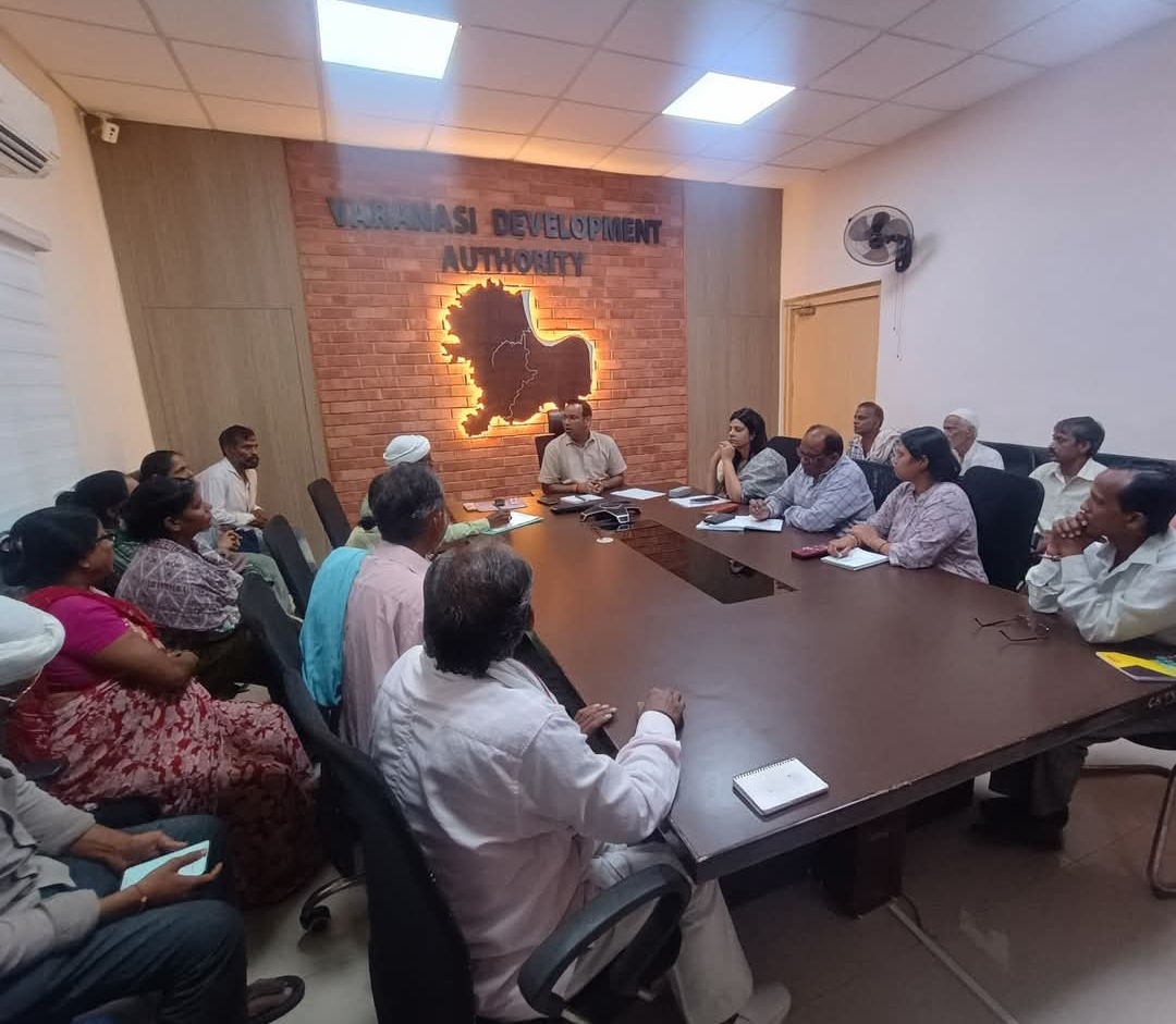 वाराणसी विकास प्राधिकरण: कांशीराम आवास योजना के पार्कों के रख-रखाव हेतु आरडब्ल्यूए को सौंपने पर हुई बैठक