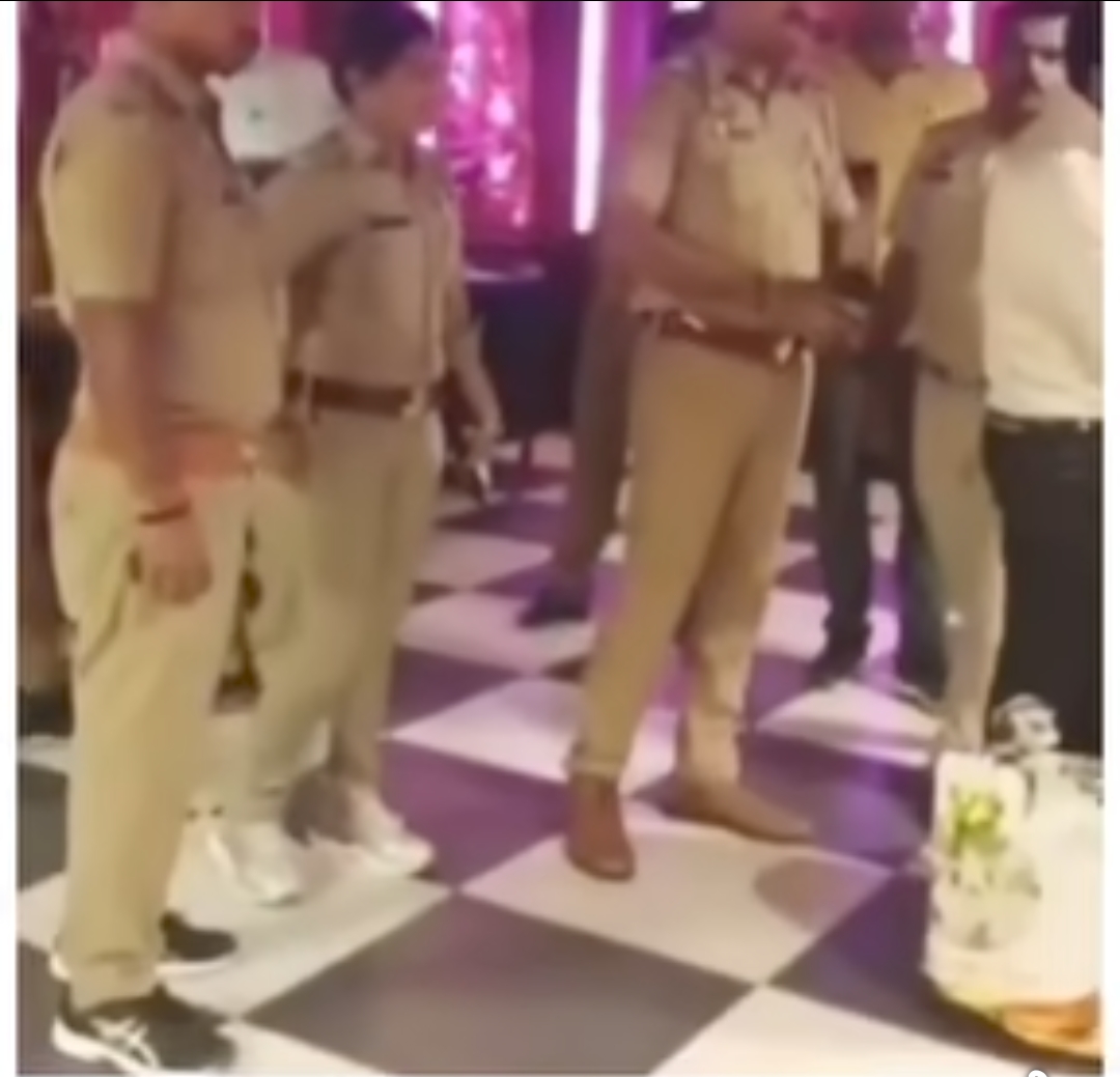 जेएचवी मॉल के बार कोड क्लब में बिना लाइसेंस परोसी जा रही थी शराब, मैनेजर समेत दो हिरासत में