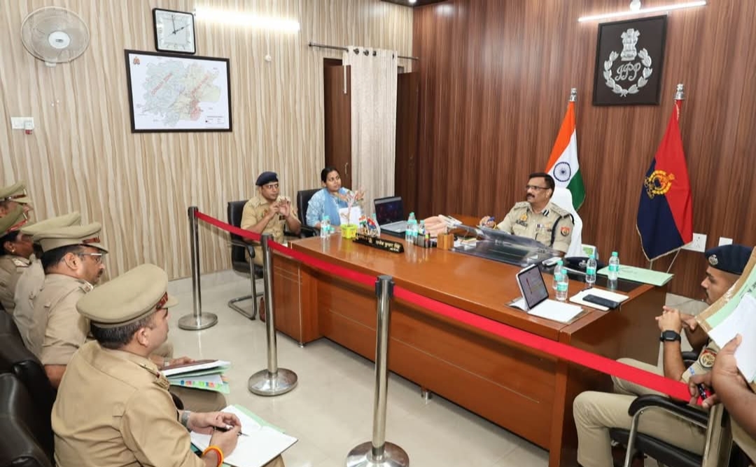वाराणसी में अपराध नियंत्रण को लेकर अपर पुलिस आयुक्त (अपराध) ने की समीक्षा बैठक, दिए सख्त निर्देश