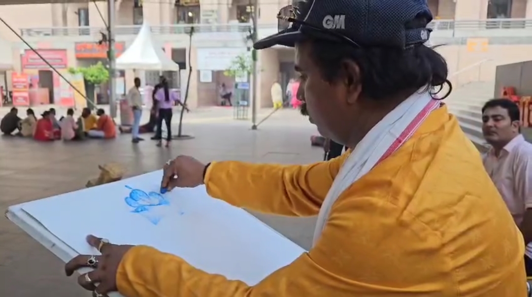 कला बनी भक्ति की भाषा, गणेश और विश्वनाथ जी की छवियों से सजी प्रदर्शनी