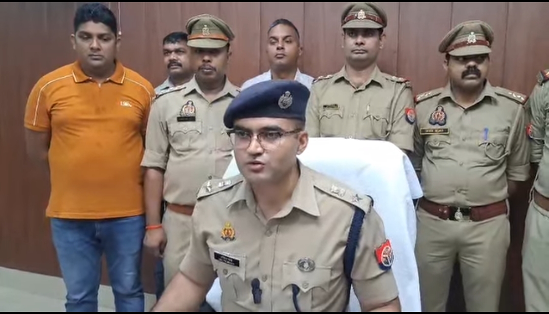 चन्दौली पुलिस की बड़ी सफलता : जिम संचालक हत्याकांड के दो फरार शूटर गिरफ्तार, 50-50 हजार के इनामिया थे घोषित