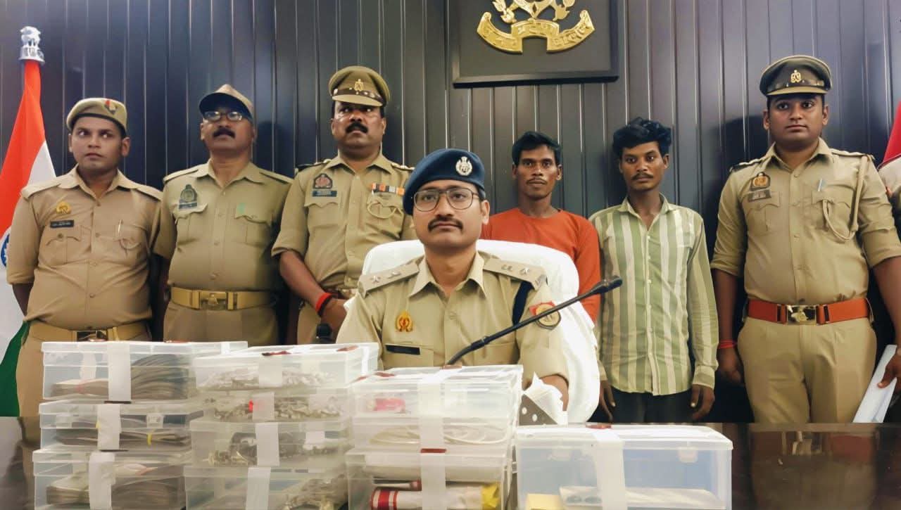 थाना कपसेठी पुलिस द्वारा अन्तरजनपदीय नकबजन गिरोह का भंडाफोड़ – दो अभियुक्त गिरफ्तार, ₹1,52,200/- नगद व ₹2.50 लाख मूल्य के जेवरात बरामद