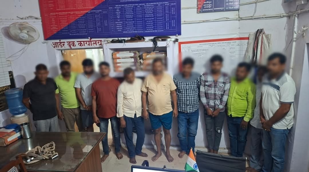 वाराणसी पुलिस की बड़ी कार्रवाई: रोहनिया में जुआ खेलते 11 गिरफ्तार, ₹4.81 लाख कैश बरामद